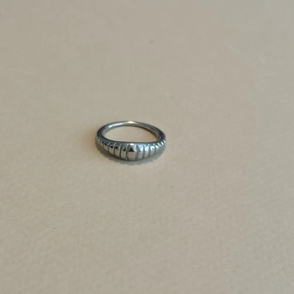 Pinky Textured Ring N1293